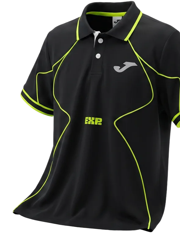 Polo sportiva nera con le cuciture giallo acido e il logo EXP sul petto.